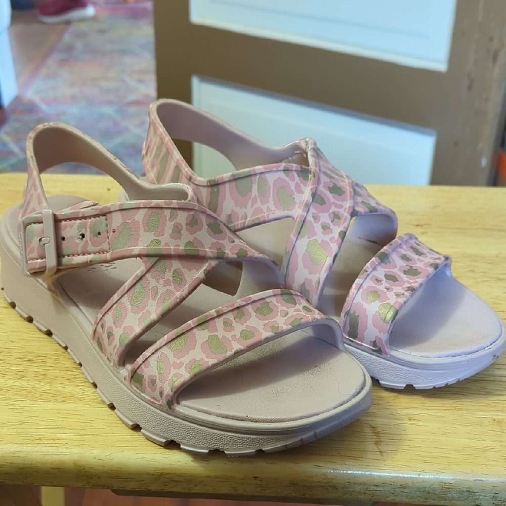 Sandles